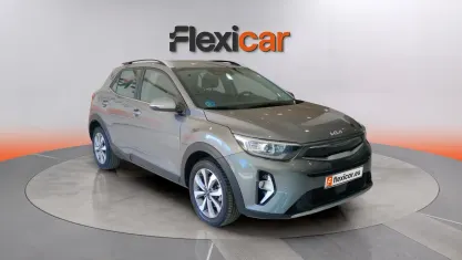 Usado Kia Stonic 101 CV (74 kW) 2024 Gris SUV