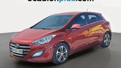Usado Hyundai i30 GO! 100 CV (73 kW) 2017 Rojo Utilitario