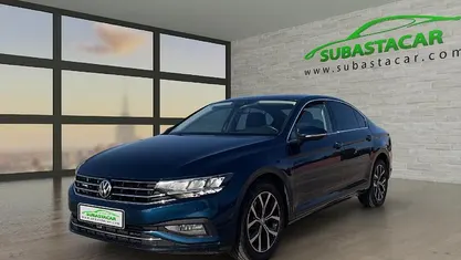 Usado VW Passat Executive 150 CV (110 kW) 2019 Azul Berlina