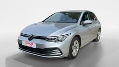 Gris / plata Usado 2023 VW Golf VIII Life Berlina | 20.990 € (Precio justo)