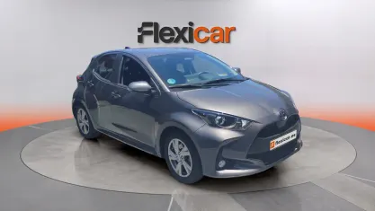 Usado Toyota Yaris Hybrid Business Edition 116 CV (85 kW) 2025 Gris Berlina