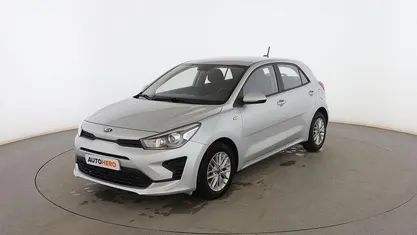 Usado Kia Rio 84 CV (61 kW) 2021 Gris Utilitario