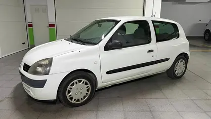 Usado Renault Clio II 80 CV (58 kW) 2004
