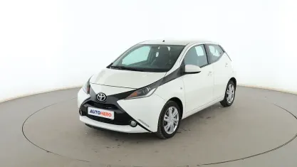 Usado Toyota Aygo X-play 70 CV (51 kW) 2015 Blanco Utilitario