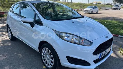 Usado Ford Fiesta Trend 86 CV (63 kW) 2017 Blanco Utilitario