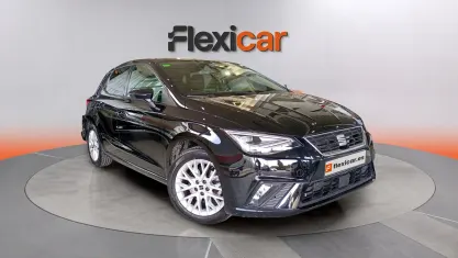 Usado Seat Ibiza FR 110 CV (80 kW) 2022 Negro Utilitario