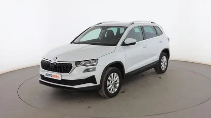 Usado Skoda Karoq Ambition 110 CV (80 kW) 2023 Blanco SUV