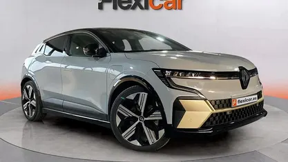 Gris Usado 2023 Renault Megane E-Tech Techno Berlina | 20.990 € (Precio justo)