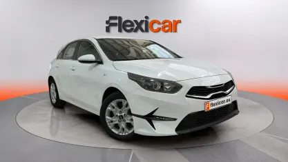 Usado Kia Ceed 136 CV (100 kW) 2023 Blanco Utilitario