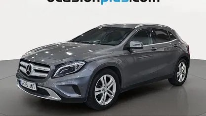Usado Mercedes GLA200 AMG line 136 CV (100 kW) 2017 Gris SUV