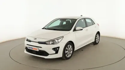 Usado Kia Rio 84 CV (61 kW) 2021 Blanco Berlina