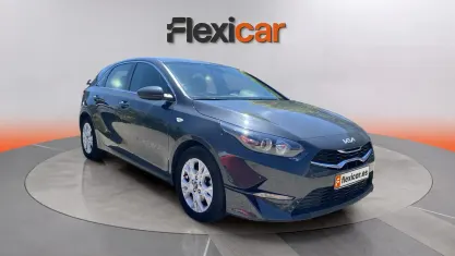 Usado Kia Ceed 136 CV (100 kW) 2023 Gris Utilitario
