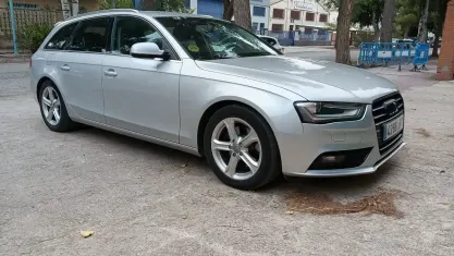 Usado Audi A4 143 CV (105 kW) 2012 Gris Familiar