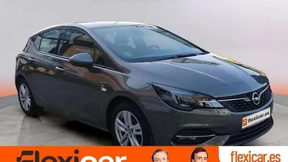 Usado Opel Astra GS Line 110 CV (80 kW) 2020 Gris Familiar