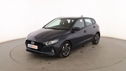 Usado Hyundai i20 101 CV (74 kW) 2021 Gris Utilitario