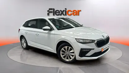 Usado Skoda Scala Selection 116 CV (85 kW) 2024 Blanco Utilitario