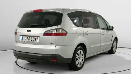 Usado Ford S-MAX Trend 140 HP (102 kW) 2009 Cinzento Monovolume