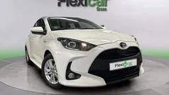 Blanco Usado 2021 Toyota Yaris Hybrid Active Berlina | 17.690 € (Precio justo)
