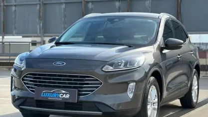 Usado Ford Kuga Titanium 150 CV (110 kW) 2022 Gris SUV
