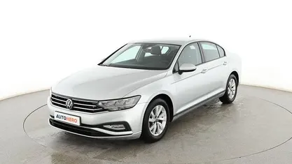 Usado VW Passat 150 CV (110 kW) 2021 Gris Berlina