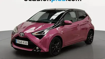 Usado Toyota Aygo X-cite 72 CV (52 kW) 2018 Rosa Utilitario