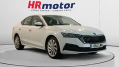 Blanco Usado 2022 Skoda Octavia Ambition Berlina | 23.490 € (Precio justo)