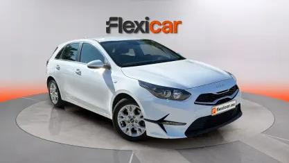 Usado Kia Ceed 136 CV (100 kW) 2023 Blanco Utilitario