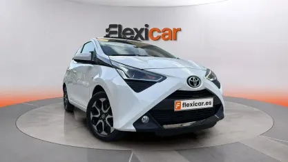 Usado Toyota Aygo X-clusiv 72 CV (52 kW) 2019 Blanco Utilitario