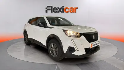 Usado Peugeot 2008 Active 110 CV (80 kW) 2022 Granate SUV