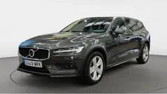 Gris Usado 2021 Volvo V60 CC Pro Familiar | 32.719 € (Precio justo)