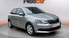 Gris Usado 2015 Skoda Fabia Active Berlina | 7490 € (Buen precio)
