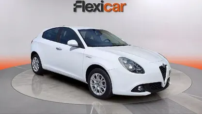 Usado Alfa Romeo Giulietta Tech Edition 120 CV (88 kW) 2019 Blanco Utilitario