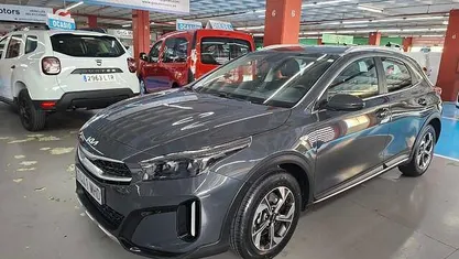 Usado Kia XCeed 120 CV (88 kW) 2023 Gris SUV
