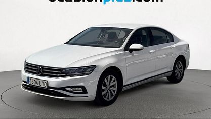 Używany VW Passat Business 122 KM (89 kW) 2022 Biały Sedan/Limuzyna