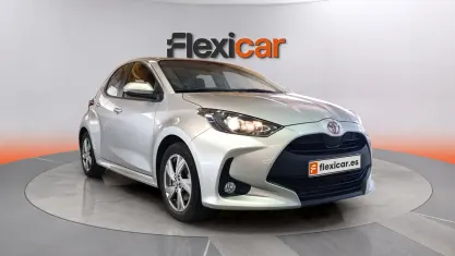 Usado Toyota Yaris Hybrid Active 116 CV (85 kW) 2025 Gris Berlina