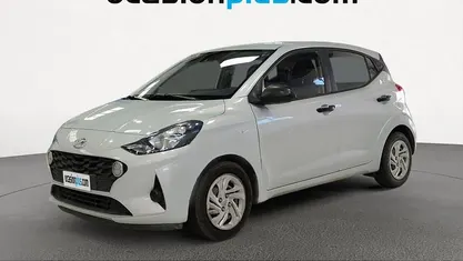 Usado Hyundai i10 67 CV (49 kW) 2022 Gris Utilitario