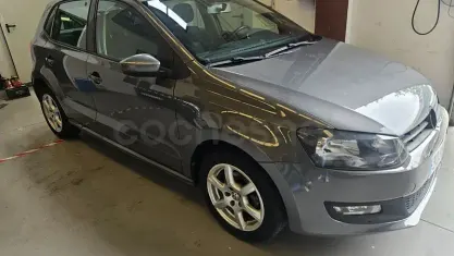 Usado VW Polo Advance 75 CV (55 kW) 2013 Gris / plata Utilitario