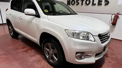 Begagnad Toyota RAV4 Executive 150 HK (110 kW) 2012 Vit SUV