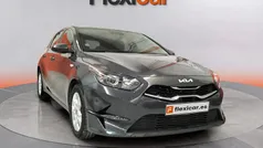 Gris Usado 2023 Kia Ceed 2 Berlina | 14.990 € (Precio justo)