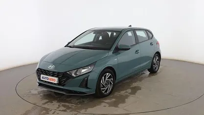Usado Hyundai i20 101 CV (74 kW) 2024 Verde Berlina