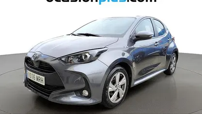 Usado Toyota Yaris Hybrid Active 116 CV (85 kW) 2024 Gris Utilitario