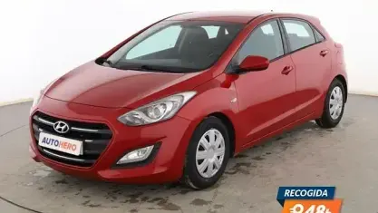 Käytetty Hyundai i30 100 HP (73 kW) 2016 Punainen Sedan
