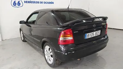 Usado Opel Astra Sportive 125 CV (91 kW) 2002 Negro Utilitario