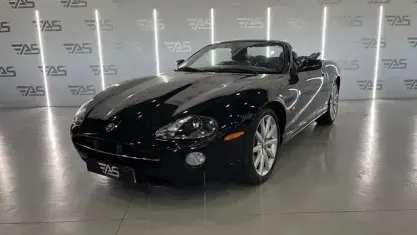 Usado Jaguar XK8 300 CV (220 kW) 2004 Negro Descapotable