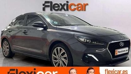 Usado Hyundai i30 120 CV (88 kW) 2018 Gris Berlina