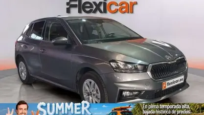 Usado Skoda Fabia Selection 95 CV (69 kW) 2025 Gris Utilitario