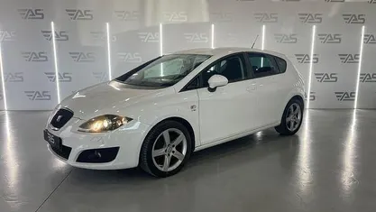 Usado Seat Leon Sport 160 CV (117 kW) 2010 Blanco Berlina