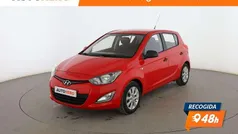 Rojo Usado 2013 Hyundai i20 Berlina | 7199 € (Precio justo)