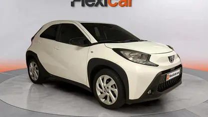 Usado 2024 Toyota Aygo X Play SUV | 11.990 € (Precio justo)