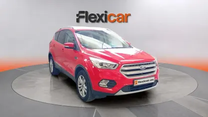 Usado Ford Kuga Trend 120 CV (88 kW) 2018 Rojo SUV